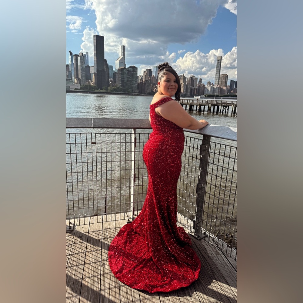 Elegant Red Sequin Off-Shoulder Gown - Picture 5 of 7